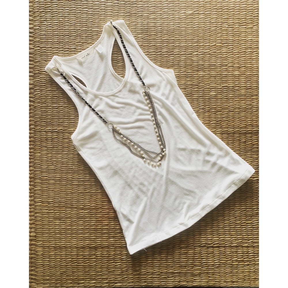Women’s Derek Heart Embellished off-white tank.EUC